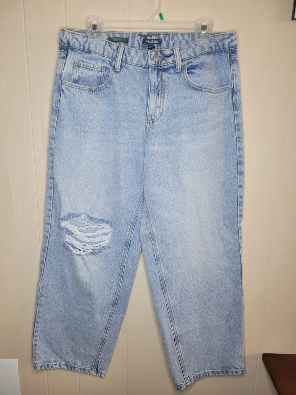 wild fable Light Wash Relaxed Women's Jeans with Knee Distress